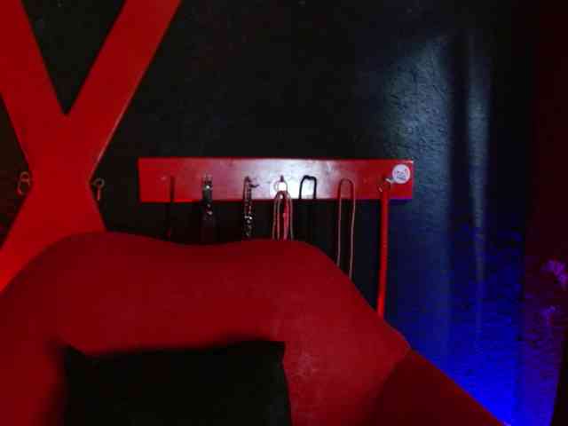 Naty-slavedoll webcam