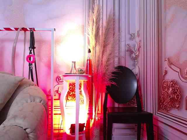 Naty-slavedoll webcam