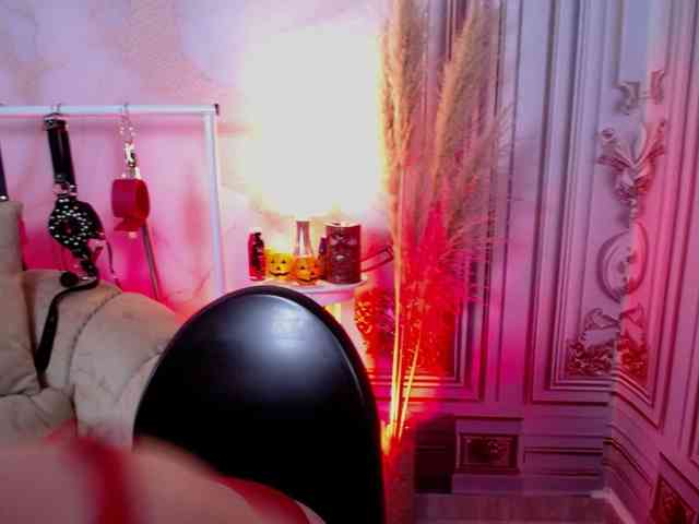 Naty-slavedoll webcam
