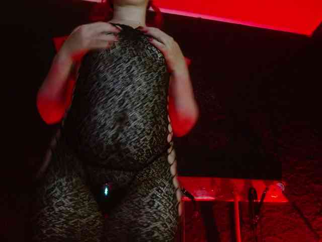 Naty-slavedoll webcam