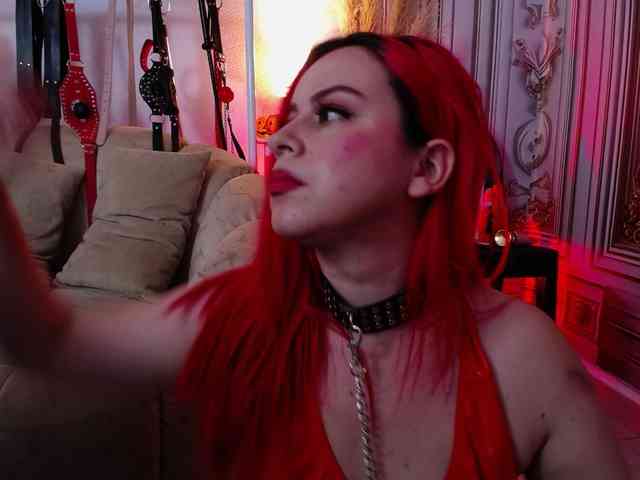 Naty-slavedoll webcam