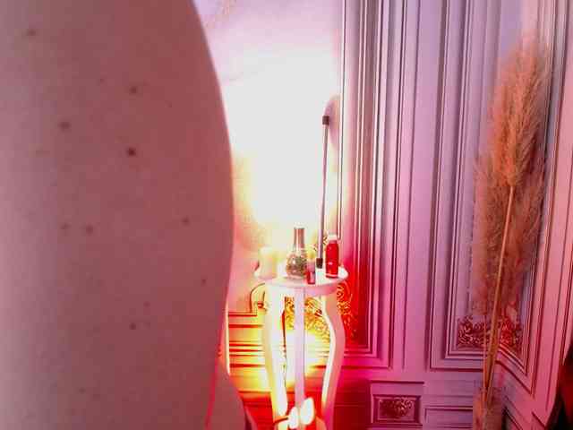 Naty-slavedoll webcam