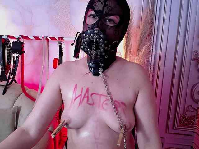 Naty-slavedoll webcam