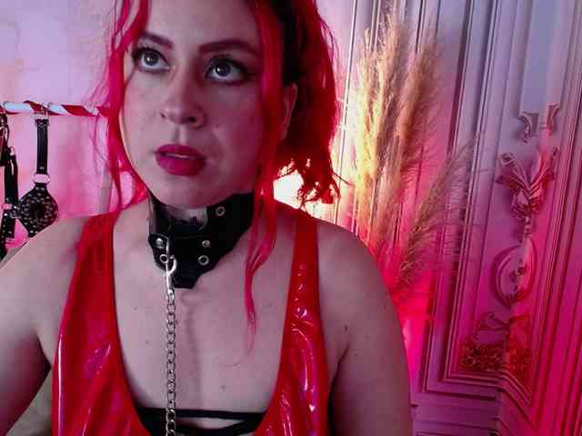 Naty-slavedoll webcam