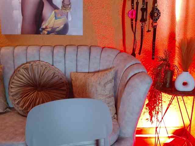 Naty-slavedoll webcam