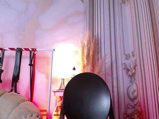 Naty-slavedoll webcam