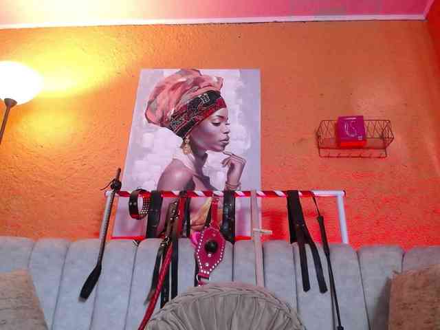 Naty-slavedoll webcam