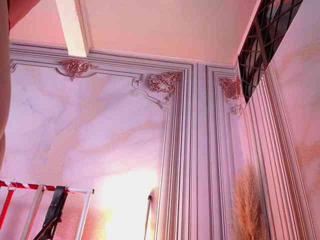 Naty-slavedoll webcam