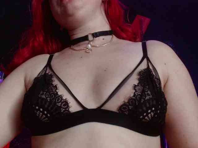 Naty-slavedoll webcam