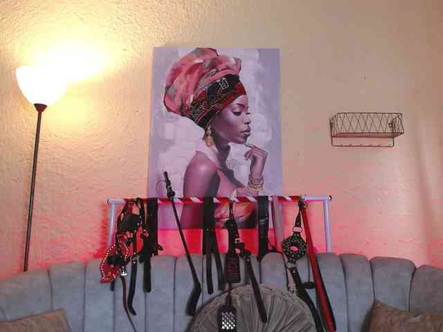 Naty-slavedoll webcam