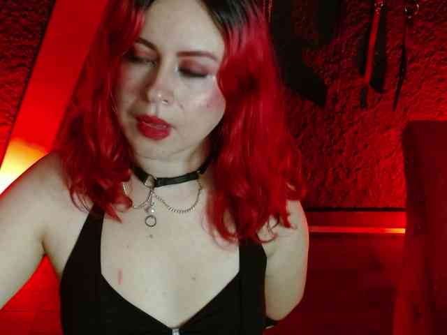 Naty-slavedoll webcam