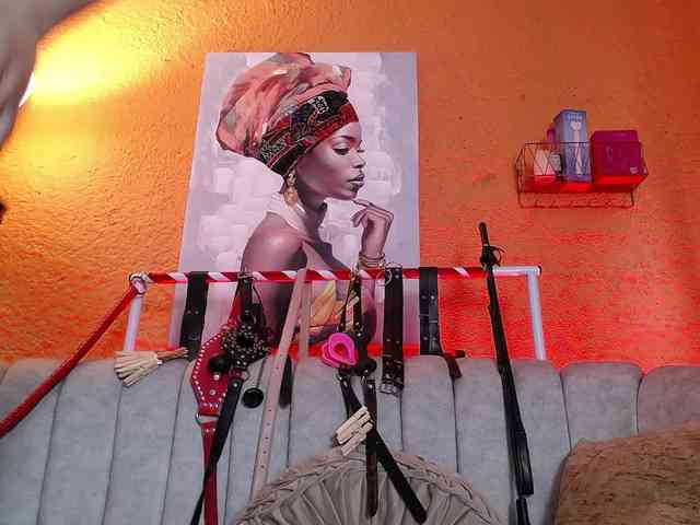 Naty-slavedoll webcam