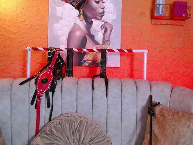 Naty-slavedoll webcam