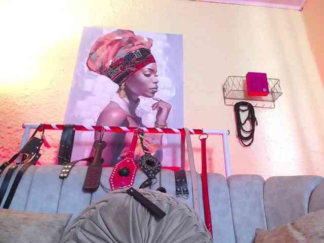 Naty-slavedoll webcam