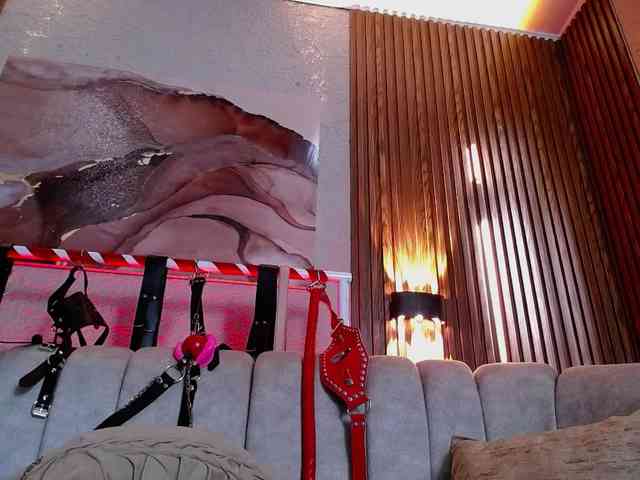 Naty-slavedoll webcam