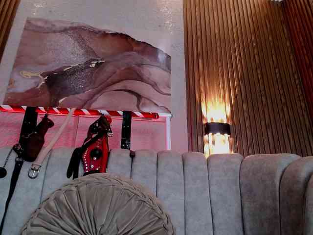 Naty-slavedoll webcam