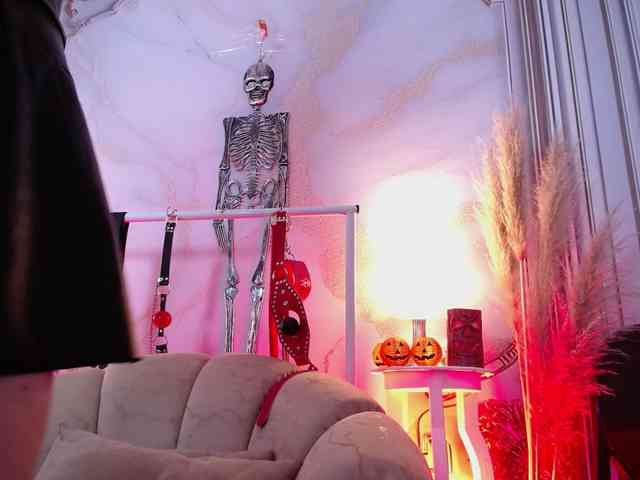 Naty-slavedoll webcam