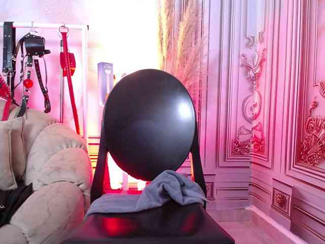Naty-slavedoll webcam