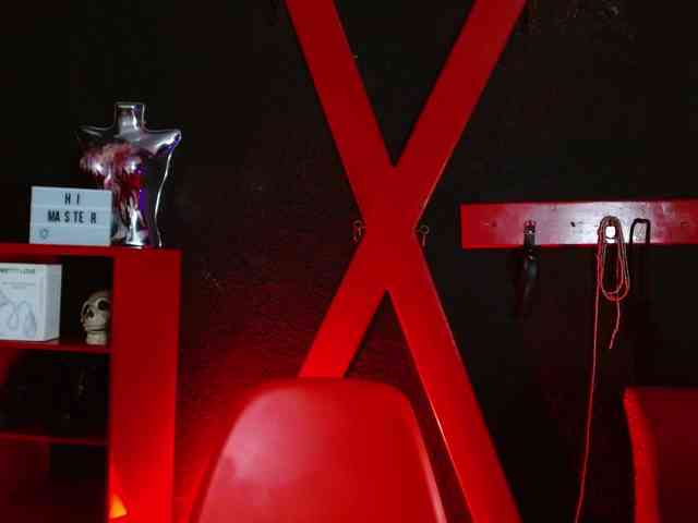 Naty-slavedoll webcam