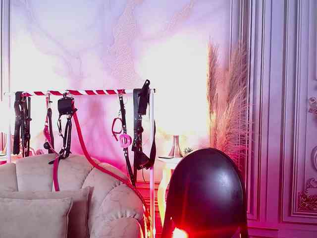 Naty-slavedoll webcam