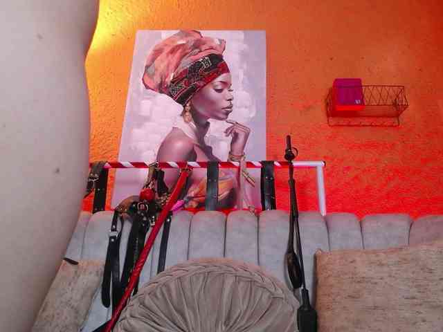 Naty-slavedoll webcam