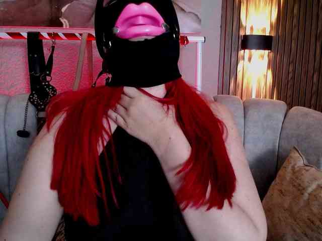 Naty-slavedoll webcam