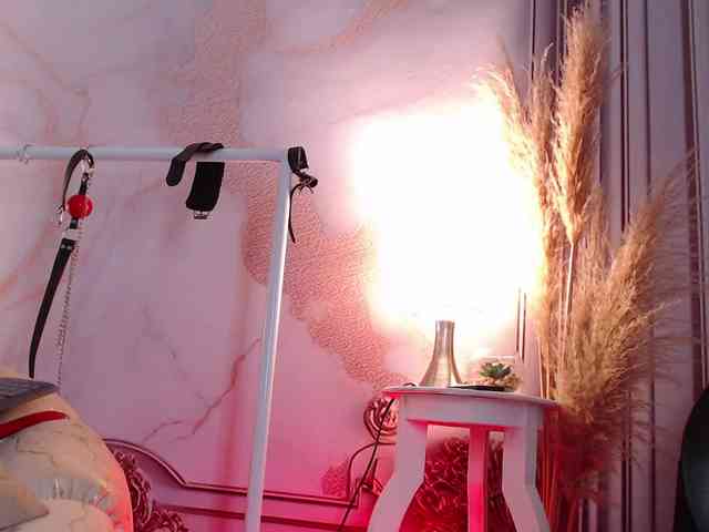 Naty-slavedoll webcam