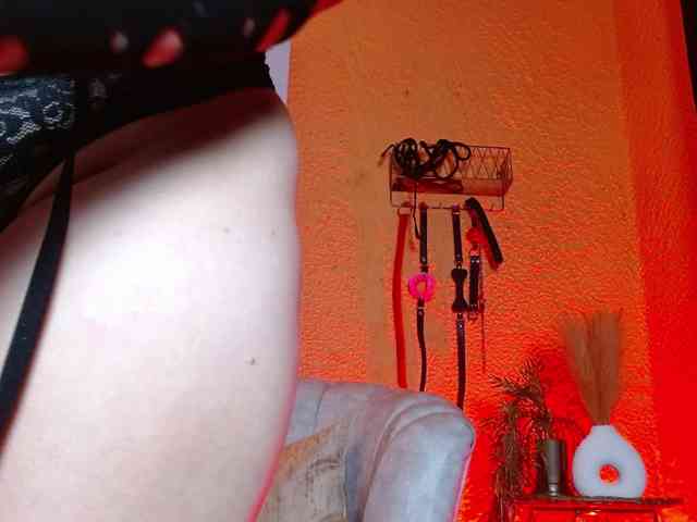 Naty-slavedoll webcam