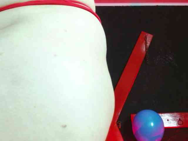 Naty-slavedoll webcam