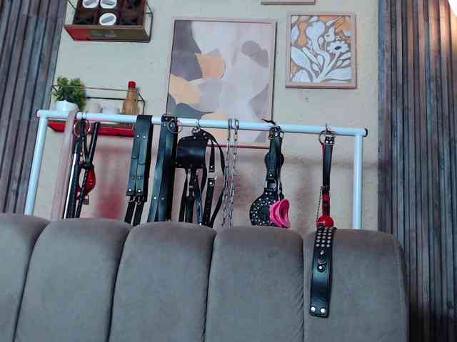 Naty-slavedoll webcam