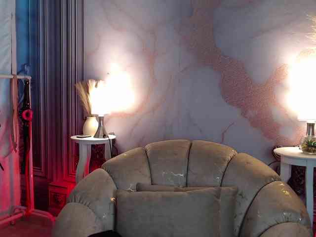 Naty-slavedoll webcam