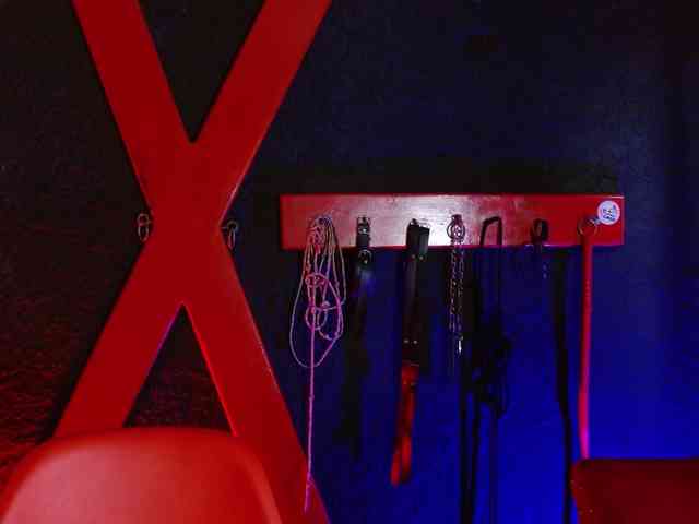 Naty-slavedoll webcam