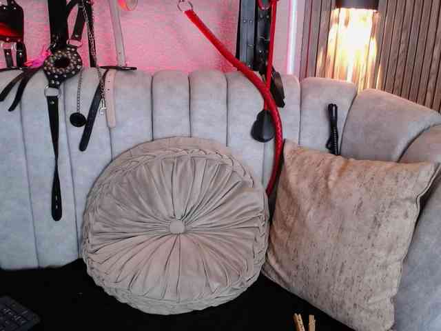 Naty-slavedoll webcam