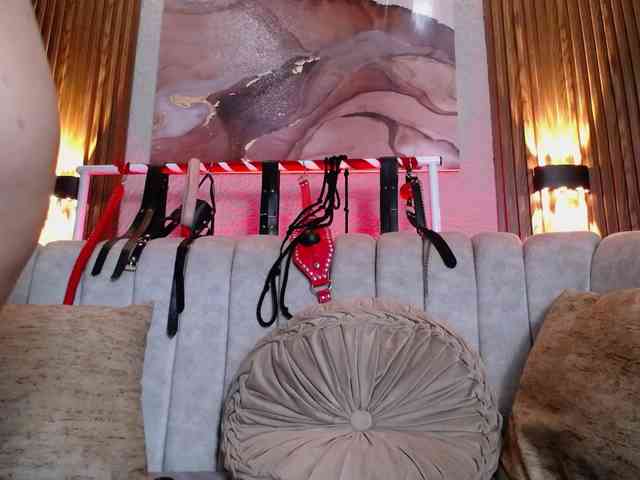 Naty-slavedoll webcam