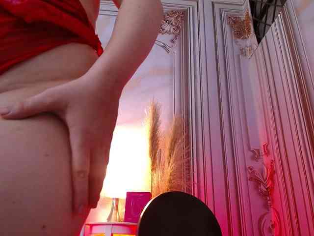 Naty-slavedoll webcam