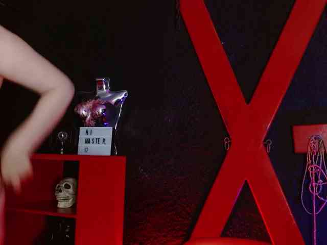 Naty-slavedoll webcam