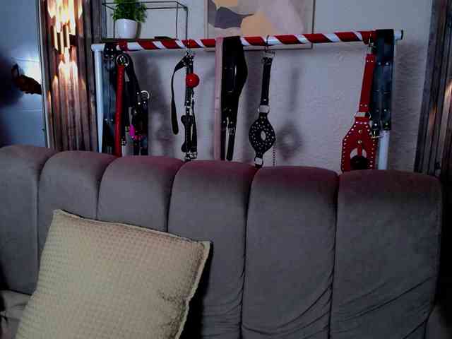 Naty-slavedoll webcam