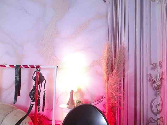 Naty-slavedoll webcam