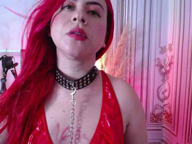 Naty-slavedoll webcam