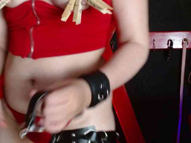 Naty-slavedoll webcam
