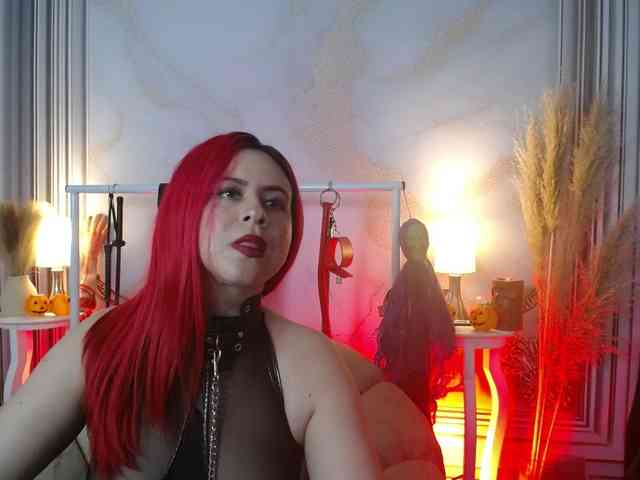 Naty-slavedoll webcam
