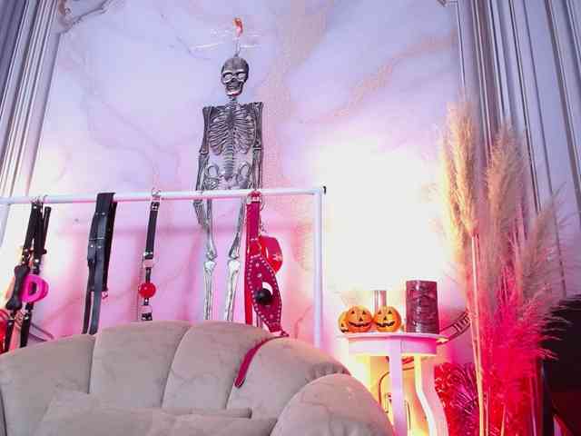 Naty-slavedoll webcam
