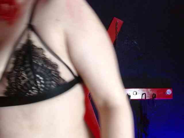 Naty-slavedoll webcam