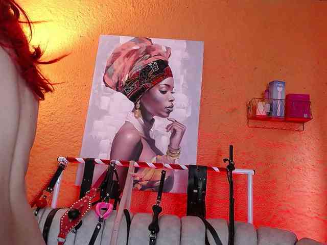 Naty-slavedoll webcam