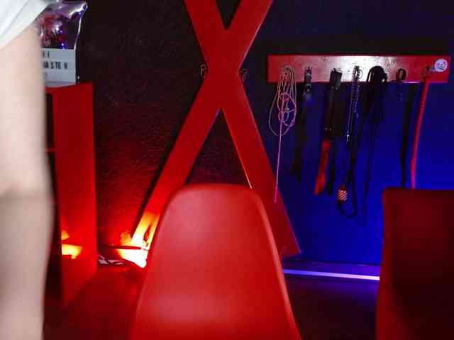 Naty-slavedoll webcam
