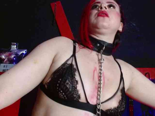 Naty-slavedoll webcam
