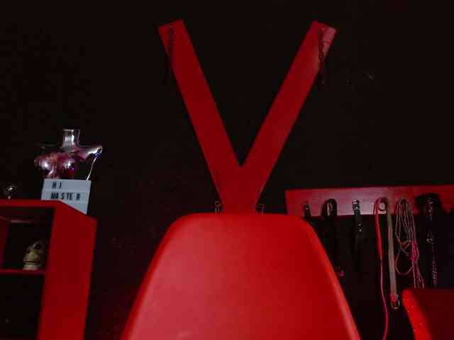 Naty-slavedoll webcam