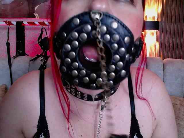 Naty-slavedoll webcam