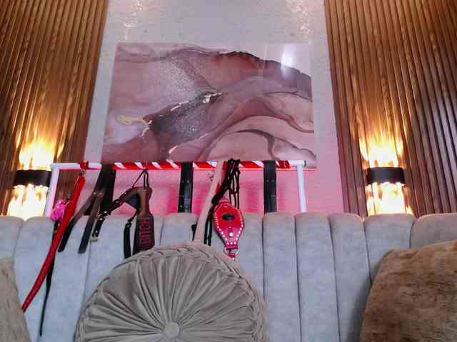 Naty-slavedoll webcam