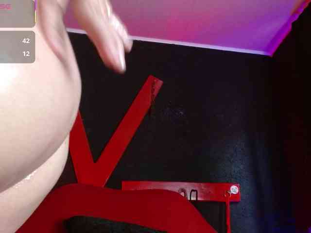 Naty-slavedoll webcam